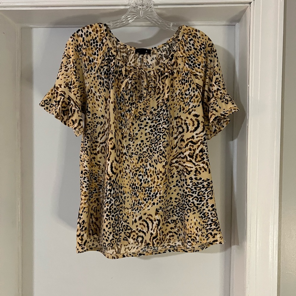 tacera blouse M P brown~ tan animal print short Ruffled sleeve Top. EUC